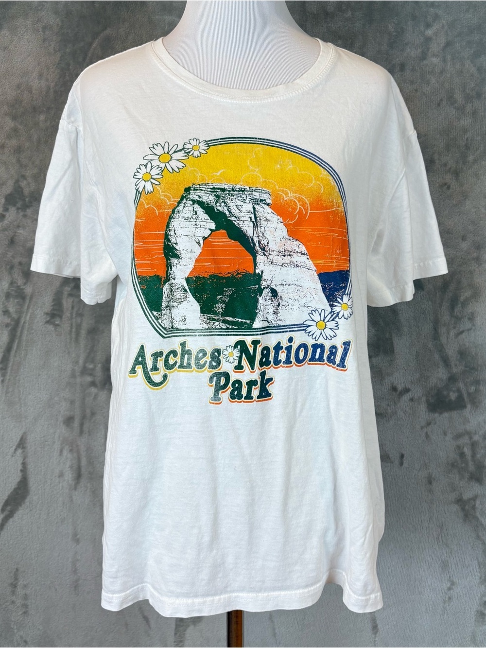 Arches National Park Graphic White Tee Wmn’s M